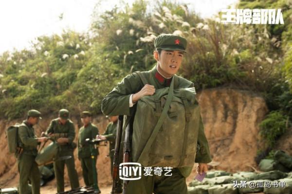 王牌部隊最新戰損裝劇照 肖戰滿身泥土眼睛裡全是戲