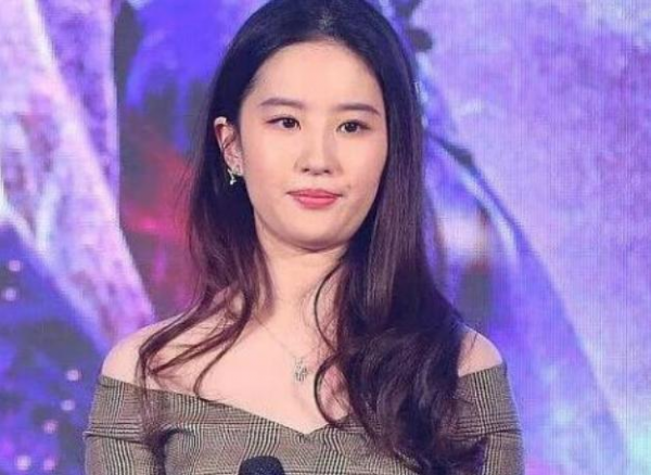 還在容貌焦慮？看看倪妮的小肚子、楊冪的雙下巴、熱巴的滿臉痘吧