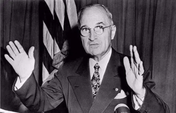 美國記者長津湖被志願軍俘虜，卻靠拍照賺百萬美元，成人生贏家