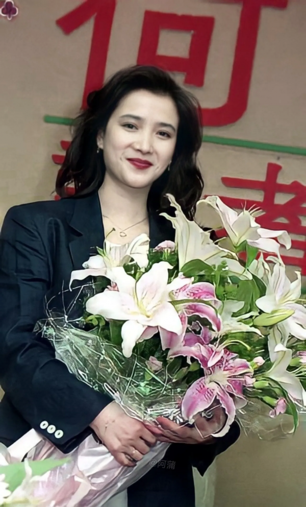 5位有梨渦的內地女星，笑起來俏麗無雙，不笑時眼角眉梢都是風情