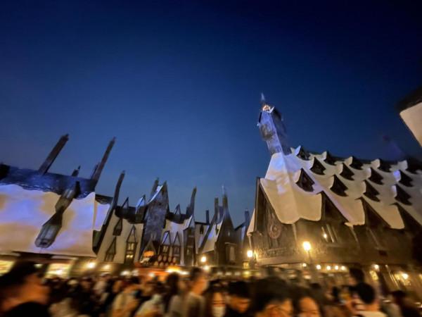 新聞8點見丨北京環球度假區裡的電影場景是如何還原的？