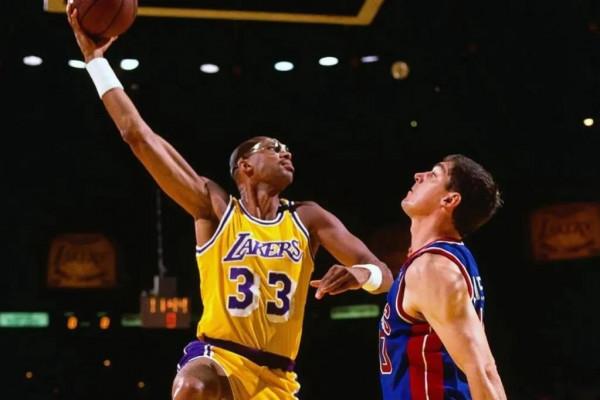 美媒列出了出生於紐約的十大巨星，邁克爾喬丹第一賈巴爾第二