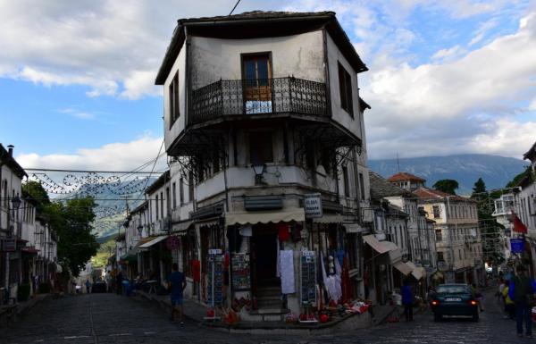 阿爾巴尼亞接受中國百億援助,卻反咬一口抹黑中國,後來怎麼樣? 阿爾巴尼亞接受中國百億援助,卻反咬一口抹黑中國,後來怎麼樣?