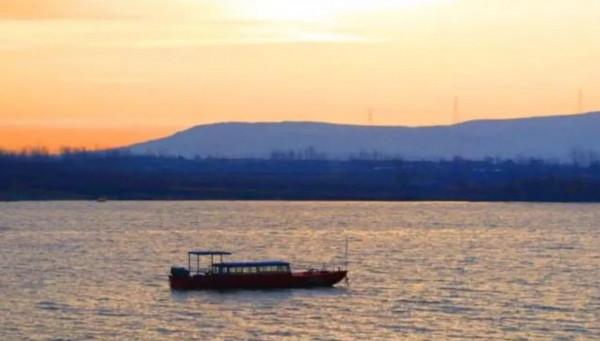 鄉村往事：幼年喪母，惡父誘偷逼盜，不堪少年18歲投水自殺