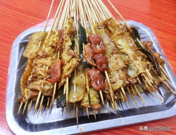 5元20串烤串，所有素串可以拼，雞排也是碳烤的