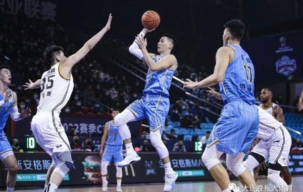 遼寧男籃焦點戰輸給北京，九連勝就此終結