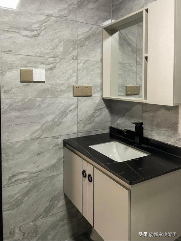 120平新房，裝修花了25萬，全屋簡約溫馨，隱形門電視牆很棒