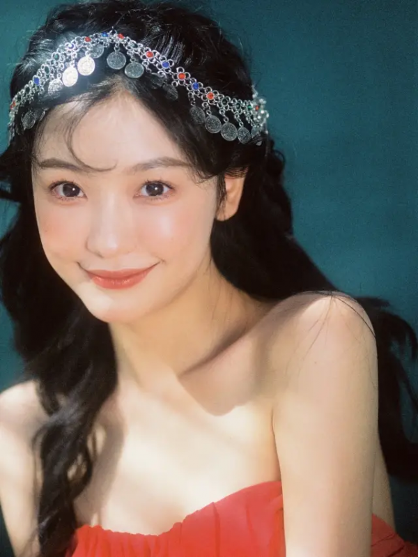 楊超越是“整”了嗎?怎麼突然美成王祖賢了? 楊超越是“整”了嗎?怎麼突然美成王祖賢了?