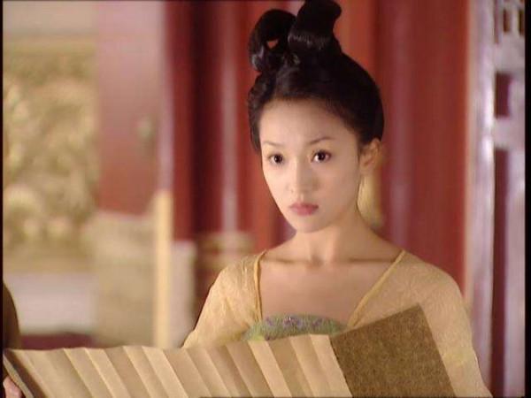 皮相美人不耐老，陳德容25歲就顏垮，陳紅上了年紀還沒陶虹美