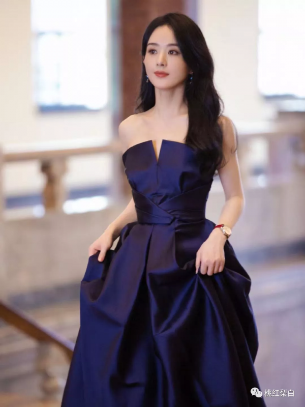 港女真霸氣!鄧萃雯氣場全開,彷彿自帶囂張BGM 港女真霸氣!鄧萃雯氣場全開,彷彿自帶囂張BGM