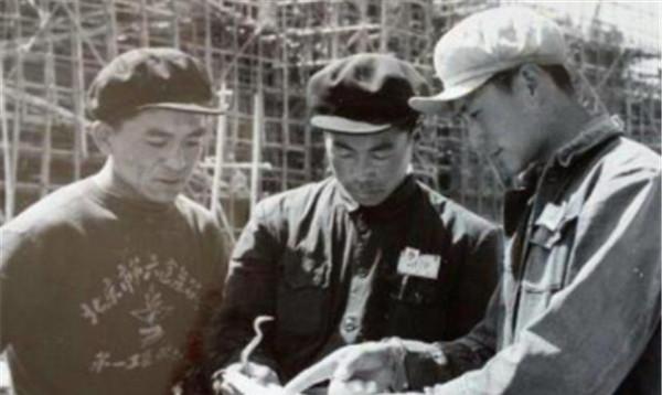 人民大會堂原來不叫這個名字，是毛主席後改的，原來叫什麼名字？