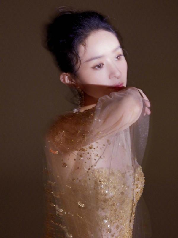 32歲的趙麗穎和劉詩詩,同樣搭配薄紗連衣裙,誰是最美辣媽? 32歲的趙麗穎和劉詩詩,同樣搭配薄紗連衣裙,誰是最美辣媽?