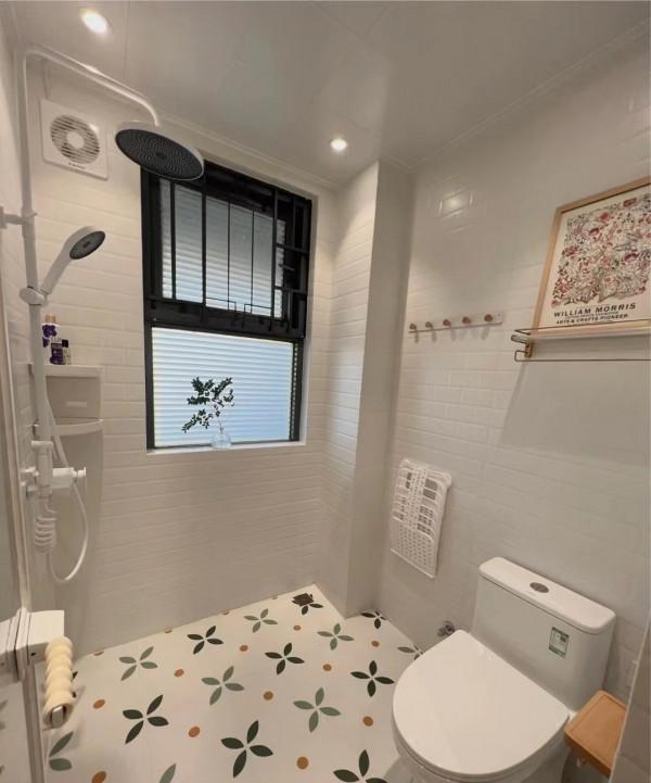 她家72平米，全屋不弔頂，不做背景牆，簡約耐看又顯大，人見人誇