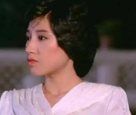 悲慘的她差點被丈夫用刀砍死，還被丈夫家暴劃傷臉導致毀容