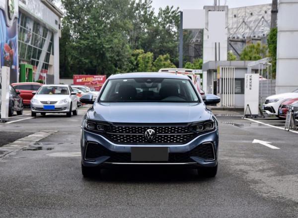 自駕遊買這三款轎車就行，空間大還舒適，跑得越快越省油