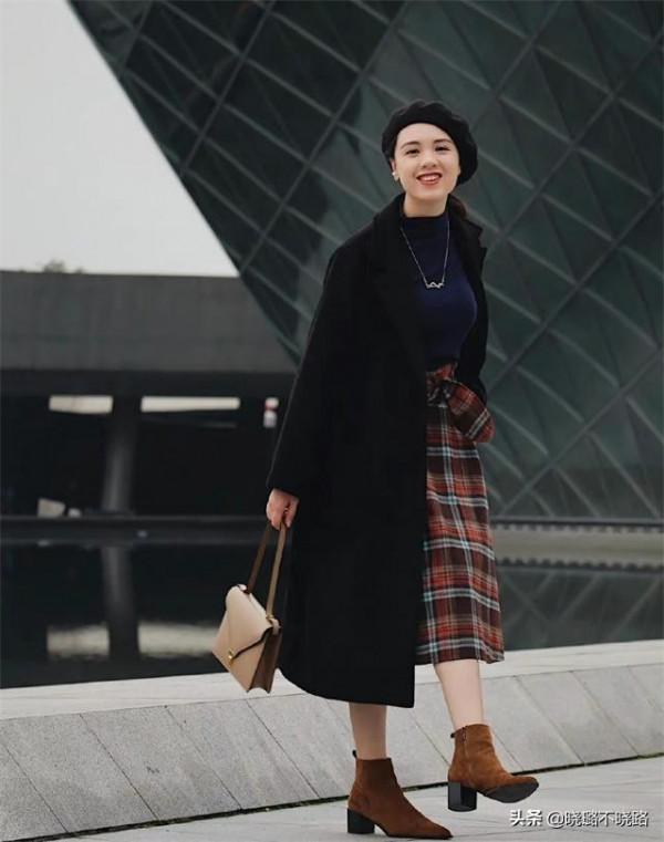 說實話,呢大衣還是跟“過膝裙”最合拍,遮肉顯瘦,上身氣質翻倍 說實話,呢大衣還是跟“過膝裙”最合拍,遮肉顯瘦,上身氣質翻倍