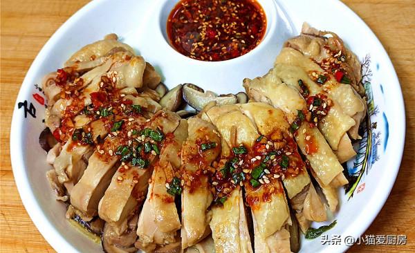 香菇鹽焗蒸雞，鮮香味美，口感筋道，特別好吃的下飯下酒菜