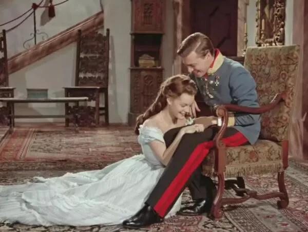 茜茜公主:婚姻不幸,婆婆苛待,女兒早夭,兒子殉情,61歲被刺殺 茜茜公主:婚姻不幸,婆婆苛待,女兒早夭,兒子殉情,61歲被刺殺