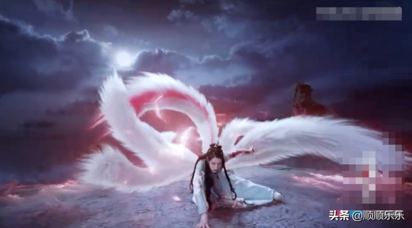 迪麗熱巴九尾造型夢迴三生三世,一個萌一個颯 迪麗熱巴九尾造型夢迴三生三世,一個萌一個颯