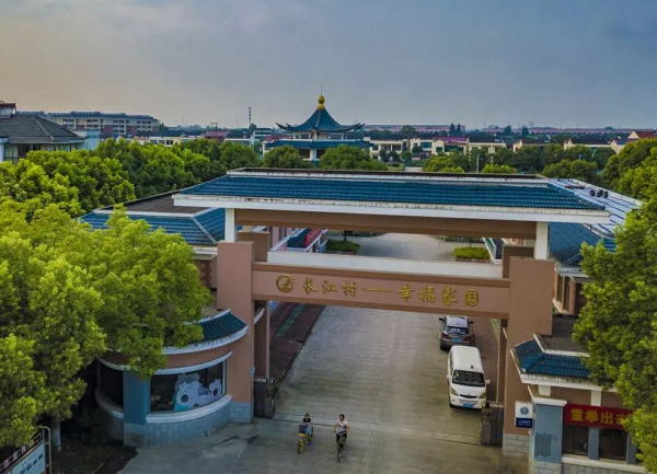 江蘇有個4000人的“土豪村”,村民家家住別墅,村裡還發黃金 江蘇有個4000人的“土豪村”,村民家家住別墅,村裡還發黃金