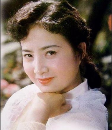 80年代美女影星高英,從紅極一時到迴歸平淡,她這樣的選擇對嗎? 80年代美女影星高英,從紅極一時到迴歸平淡,她這樣的選擇對嗎?