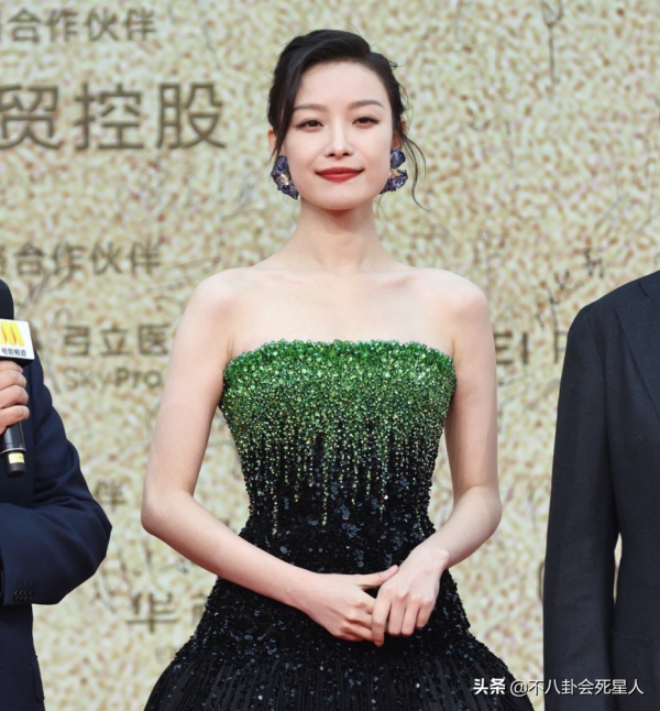 金雞獎女星造型紅黑榜，李冰冰黃裙修身，倪妮像天鵝，張子楓贏了