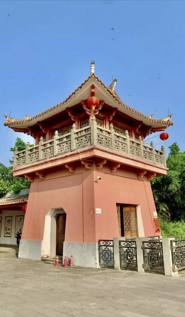 雷州有座千年古祠，全國罕見的五代石人石狗