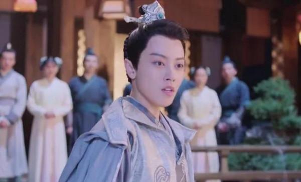 別以為貼個鬍子就是女扮男裝，這6位女星的男裝太帥，真不糊弄人