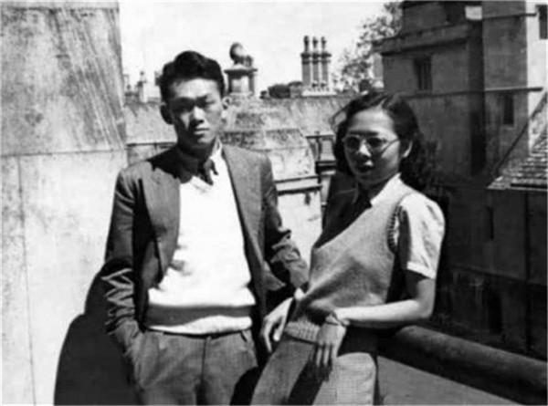從同學到夫妻,他們偷偷結婚相伴63年,葬禮上李光耀兩次吻別愛妻 從同學到夫妻,他們偷偷結婚相伴63年,葬禮上李光耀兩次吻別愛妻