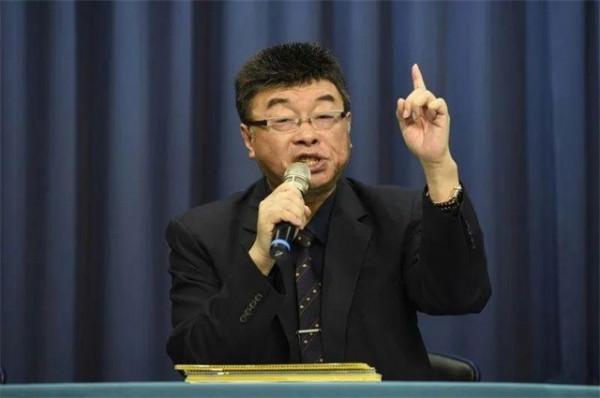 邱毅與前妻的愛與痛,三個小孩,成了邱毅思念前妻的精神依靠 邱毅與前妻的愛與痛,三個小孩,成了邱毅思念前妻的精神依靠