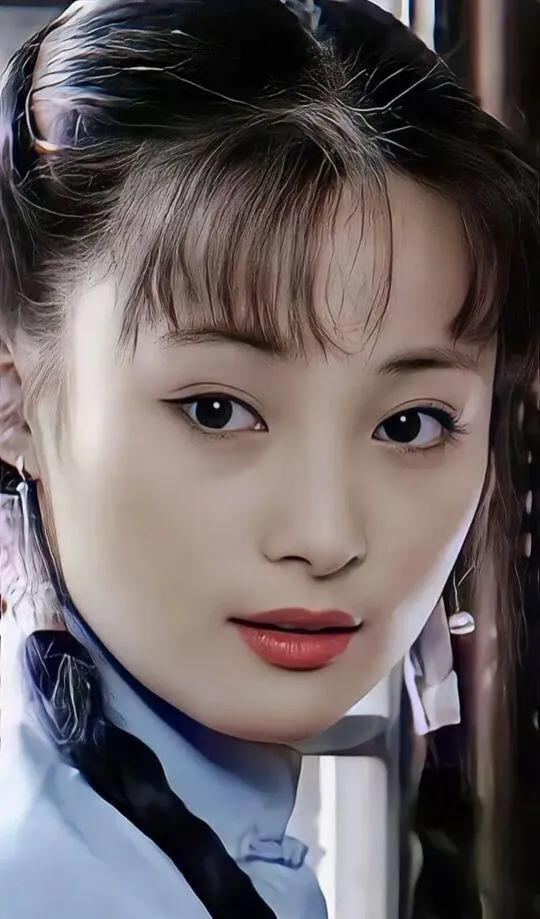 那些頂級的美人都不是V字臉，林青霞下巴美人溝，陳紅圓中帶方