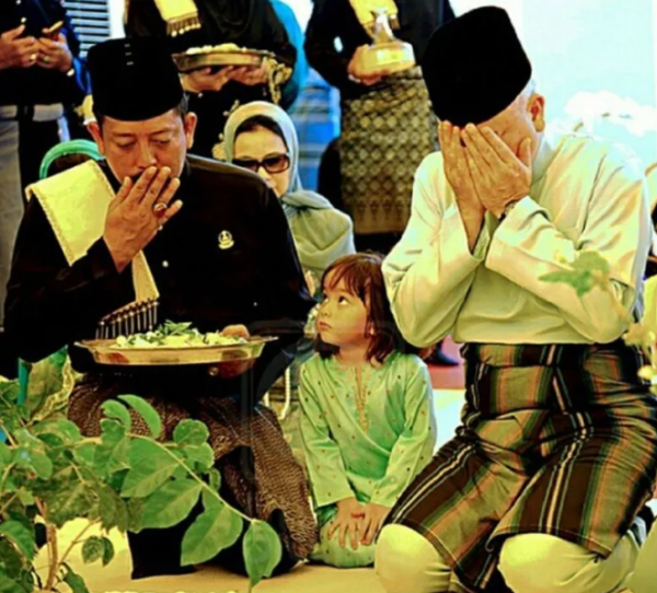 馬來西亞10歲公主：包子臉大眼睛嘟嘴好可愛，比夏洛特還討人喜歡