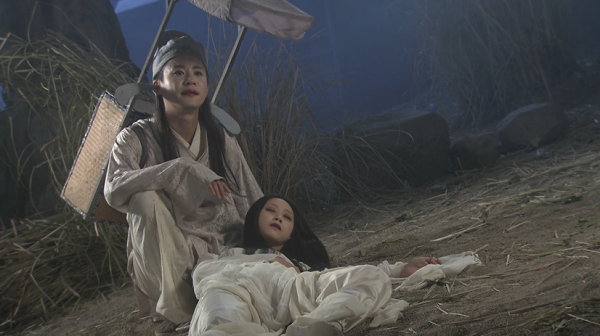 化妝師將細針插入女演員頭顱，殺人無形，誰也查不出死因，國產片