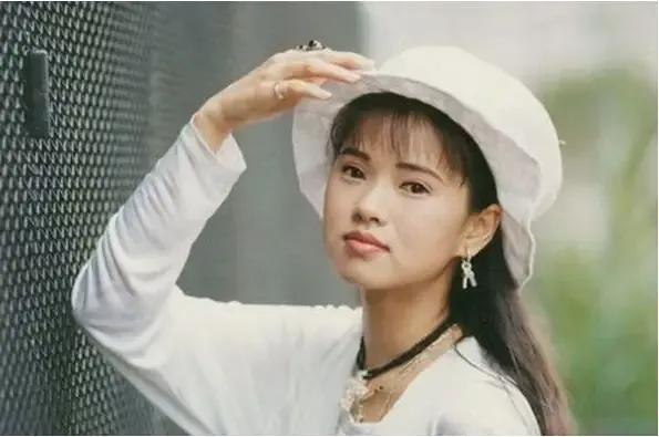 姐弟戀到底有多香，這4位嫁給“小丈夫”的女星，個個都是倒貼