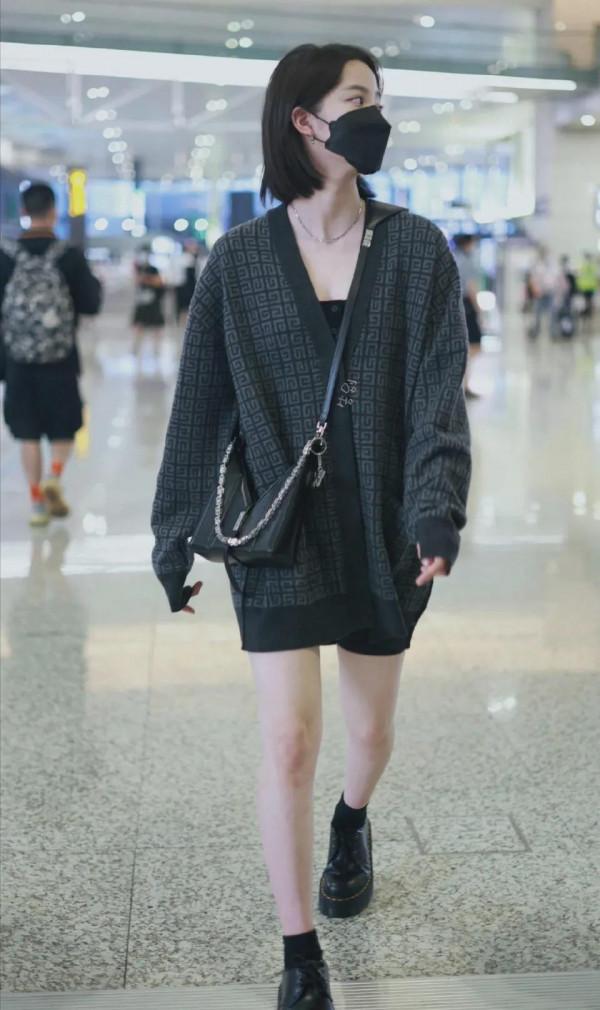 入秋怎麼穿,好看不臃腫,學習女星穿搭,金智妮楊冪歐陽娜娜 入秋怎麼穿,好看不臃腫,學習女星穿搭,金智妮楊冪歐陽娜娜