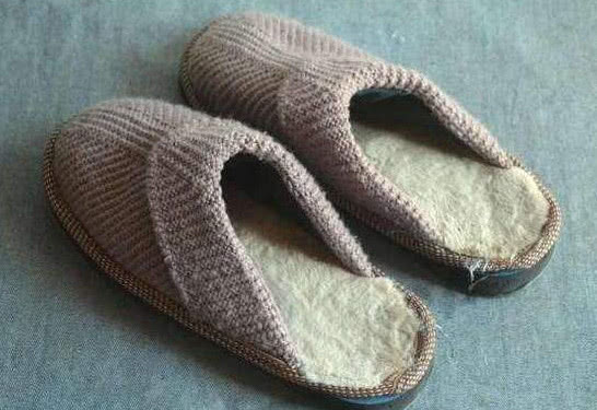 明明很乾淨的拖鞋,為什麼會散發惡臭味,有解決的辦法麼? 明明很乾淨的拖鞋,為什麼會散發惡臭味,有解決的辦法麼?