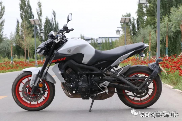 顛覆印象，敦煌試駕雅馬哈倒三輪NIKEN