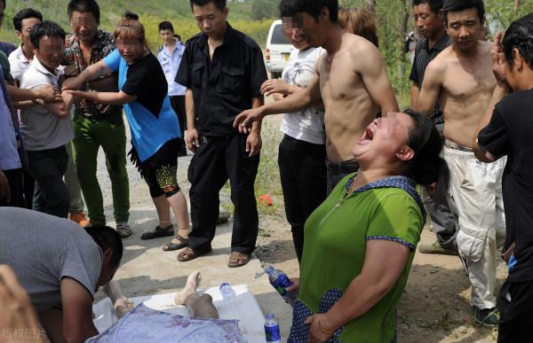 一釣魚人溺亡!血淋淋的教訓!為何還是有人不以為然 一釣魚人溺亡!血淋淋的教訓!為何還是有人不以為然