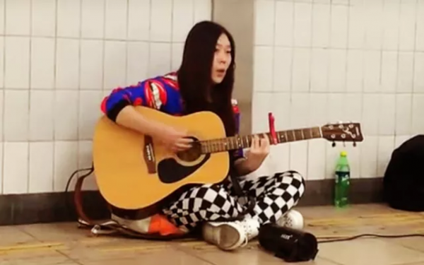 農村網紅歌手創辦的牙膏公司，以6000萬元被收購，她是如何做到的