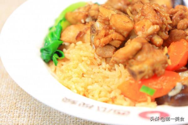 大廚分享黃燜雞米飯新吃法，米飯和雞肉一塊燜，在家做出餐館味道