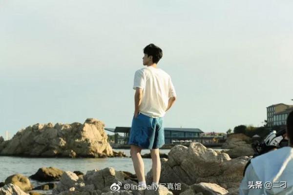 白敬亭 x MiniBAZAAR 十月刊海邊踏浪的純粹少年 ​​​​ 白敬亭 x MiniBAZAAR 十月刊海邊踏浪的純粹少年 ​​​​