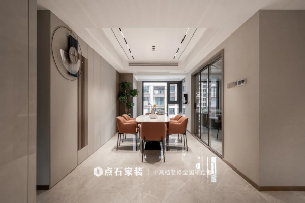 擺脫傳統電視牆，滿牆收納櫃&plus;投影儀的組合正流行