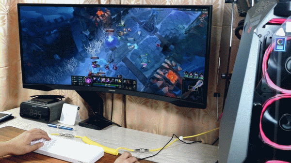 這鍵盤玩上就不想鬆手，平民好價，軸體熱插拔，還有RGB