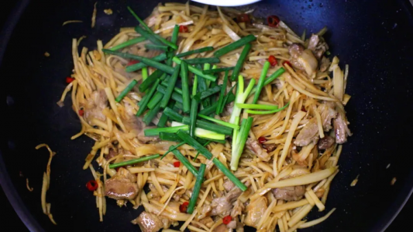 蓮藕這樣做米飯不夠吃,做法超級簡單,清甜脆爽營養又美味 蓮藕這樣做米飯不夠吃,做法超級簡單,清甜脆爽營養又美味