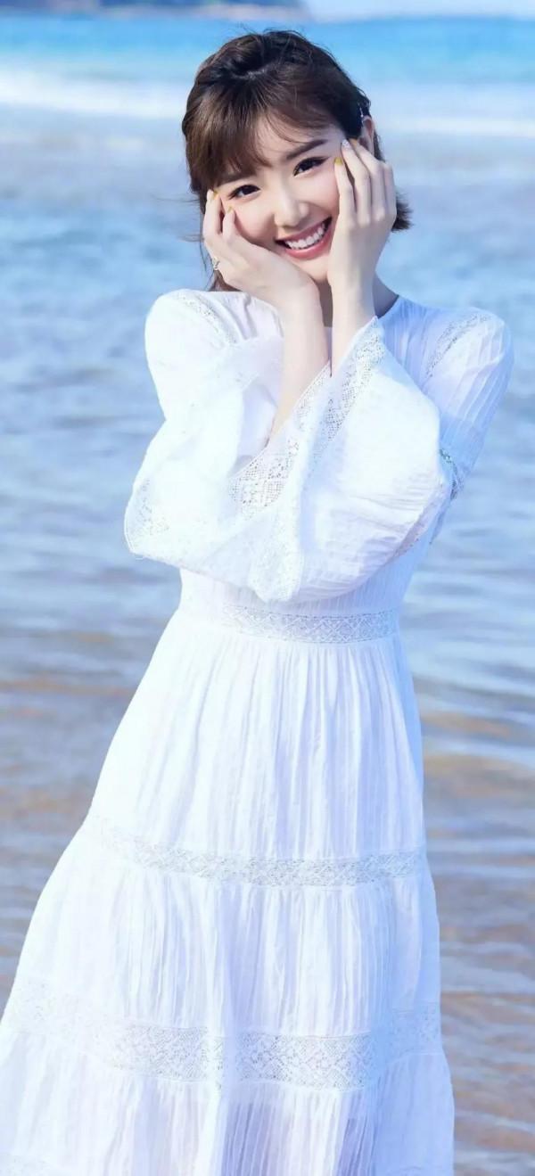 毛曉彤美照一冊，欣賞