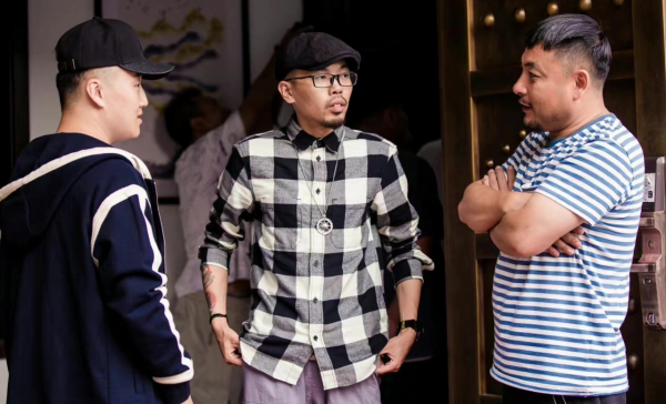 《劉老根5》殺青,趙本山穩居C位笑容滿面,宋小寶迴歸未見範偉 《劉老根5》殺青,趙本山穩居C位笑容滿面,宋小寶迴歸未見範偉