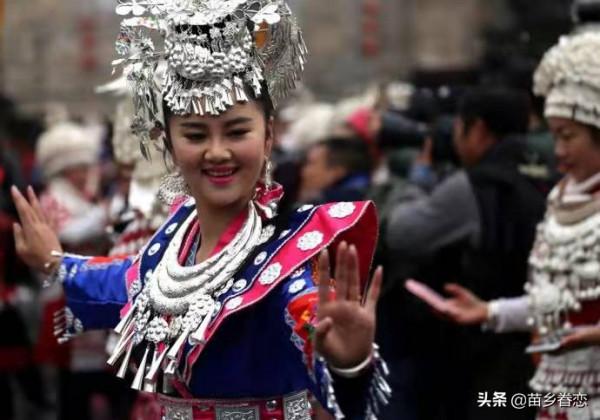 「苗寨墟場」之四：苗寨邊邊場上的風花雪月