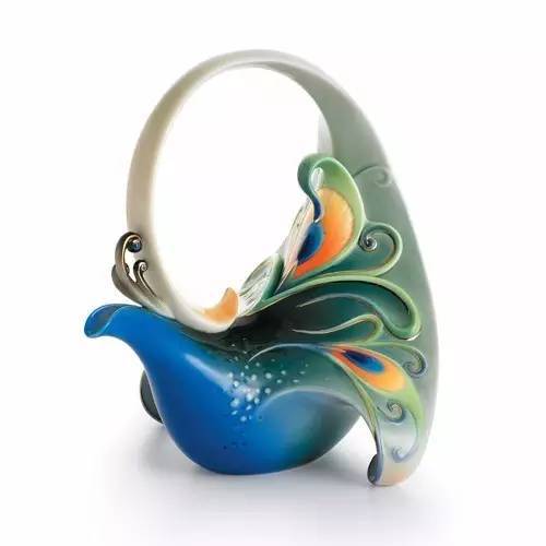 瓷器花樣新玩法,美得讓人目不轉睛。(法藍瓷) 瓷器花樣新玩法,美得讓人目不轉睛。(法藍瓷)