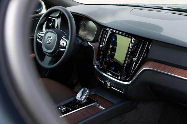 北歐豪華的效能一面,賽道試駕沃爾沃新款S60 北歐豪華的效能一面,賽道試駕沃爾沃新款S60