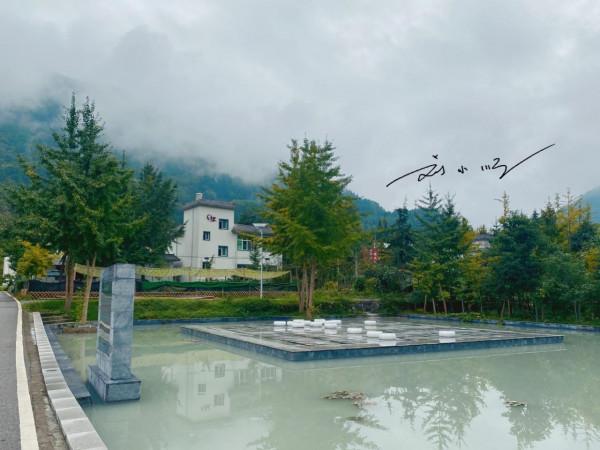 四川綿竹驚現“棋盤村”，村裡到處都是巨型棋盤，遊客：名不虛傳